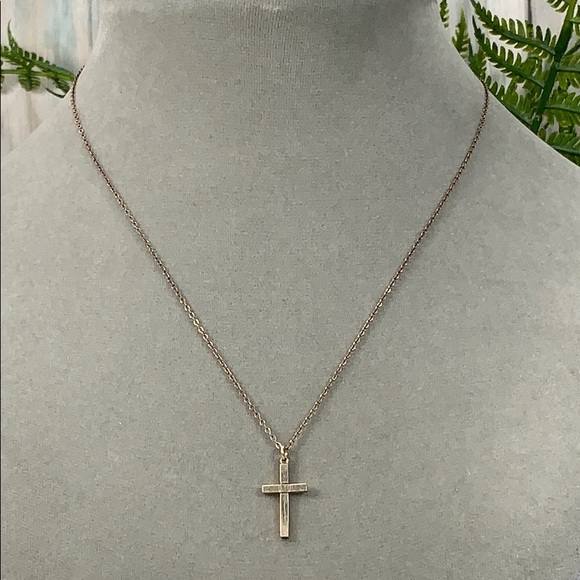 ⭐️Vintage petite 1/20th 12K GF cross necklace - Picture 3 of 6